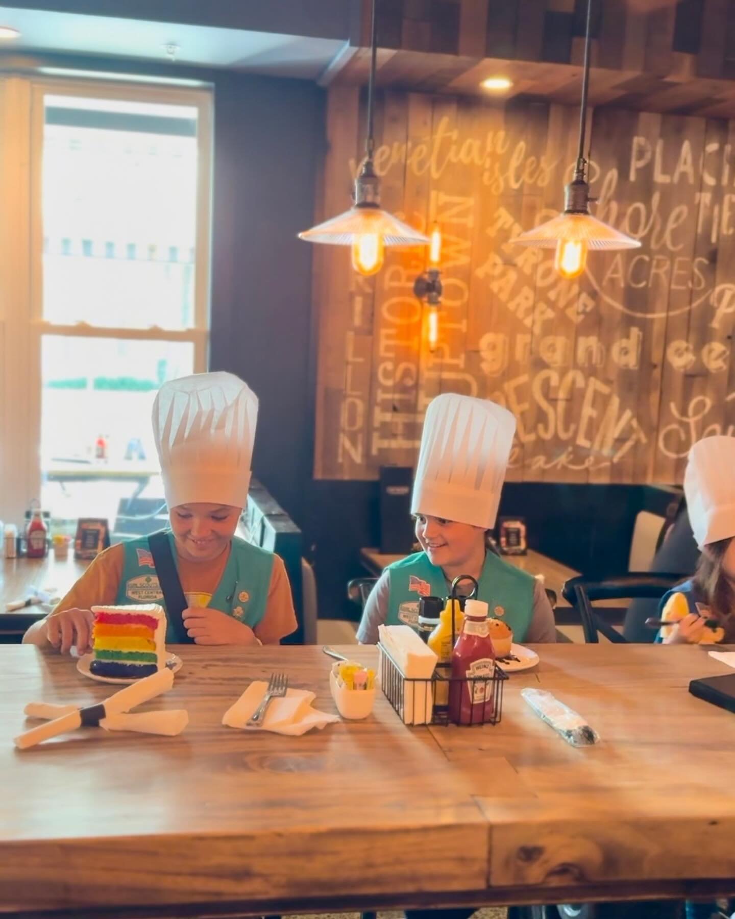 How cute is this 👩&zwj;🍳👩&zwj;🍳👩&zwj;🍳👩&zwj;🍳!? 

Chef had the pleasure of welcoming these adorable  #girlsscouts to our Tap Room restaurant for a fun cooking lesson yesterday! They learned how to flip toast, decorate cakes and eat them too! 