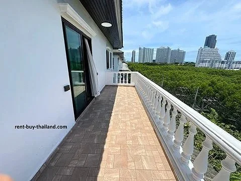 top-floor-condo-jomtien