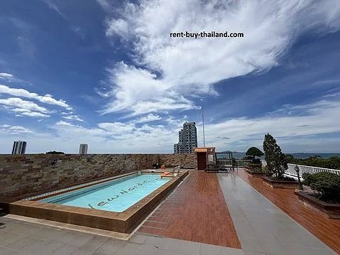 rooftop-pool-pratumnak