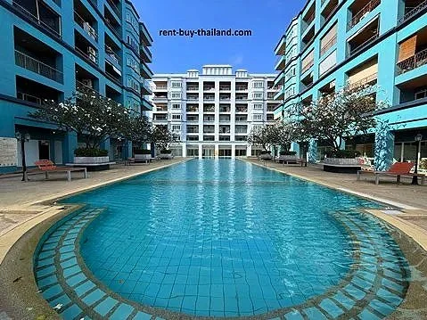 condo-with-large-pool-jomtien