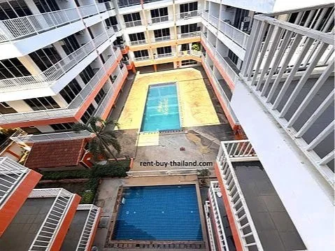 pratumnak-condo-with-pool-view