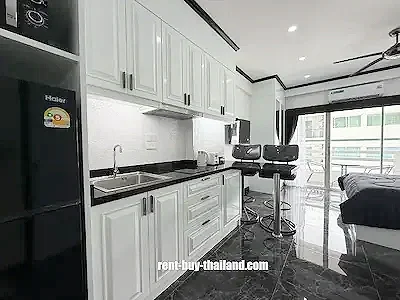 Pratumnak condo for sale or rent, rent with pool view, Pattaya property
