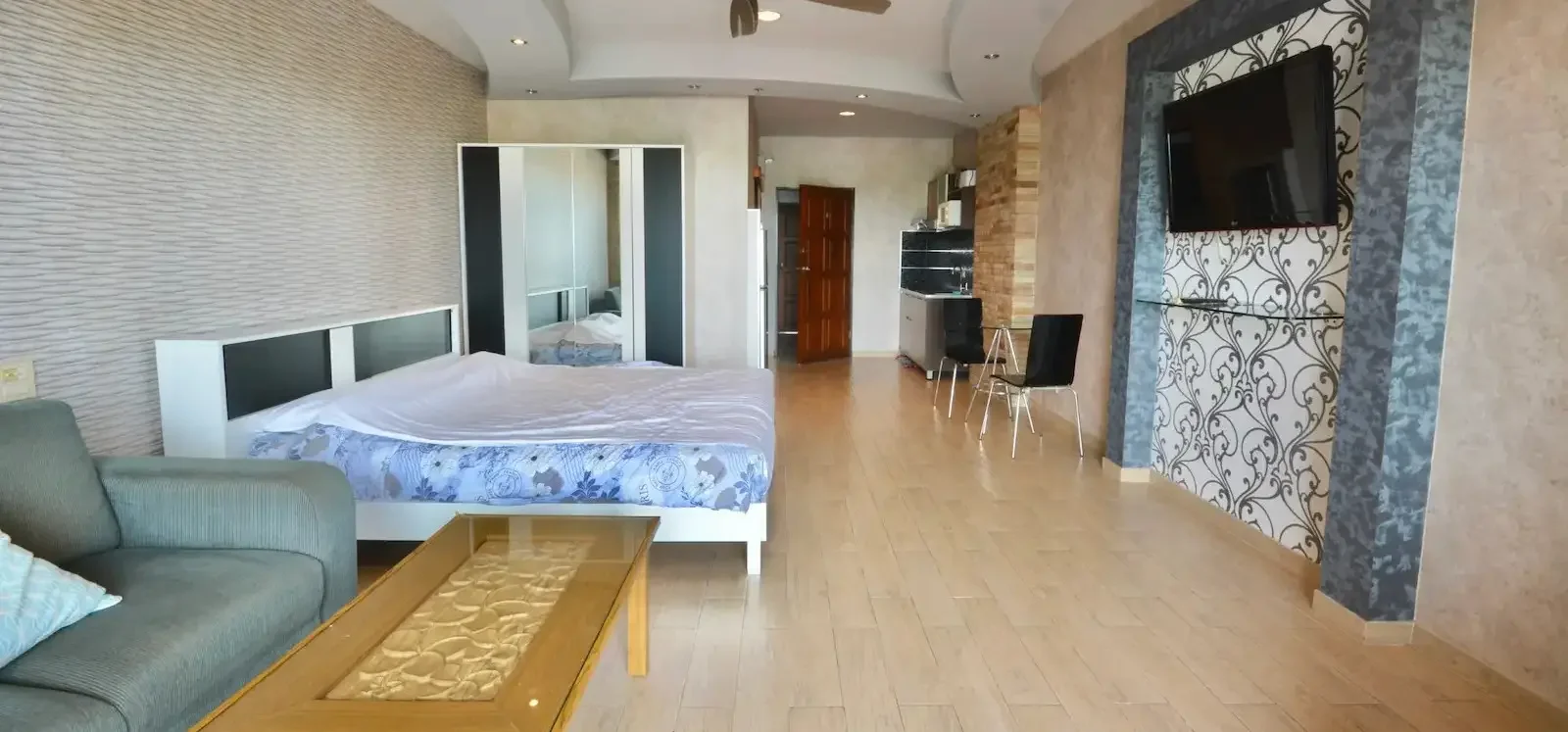 view-talay-5-studio-condo-for-sale-thappraya-road.webp