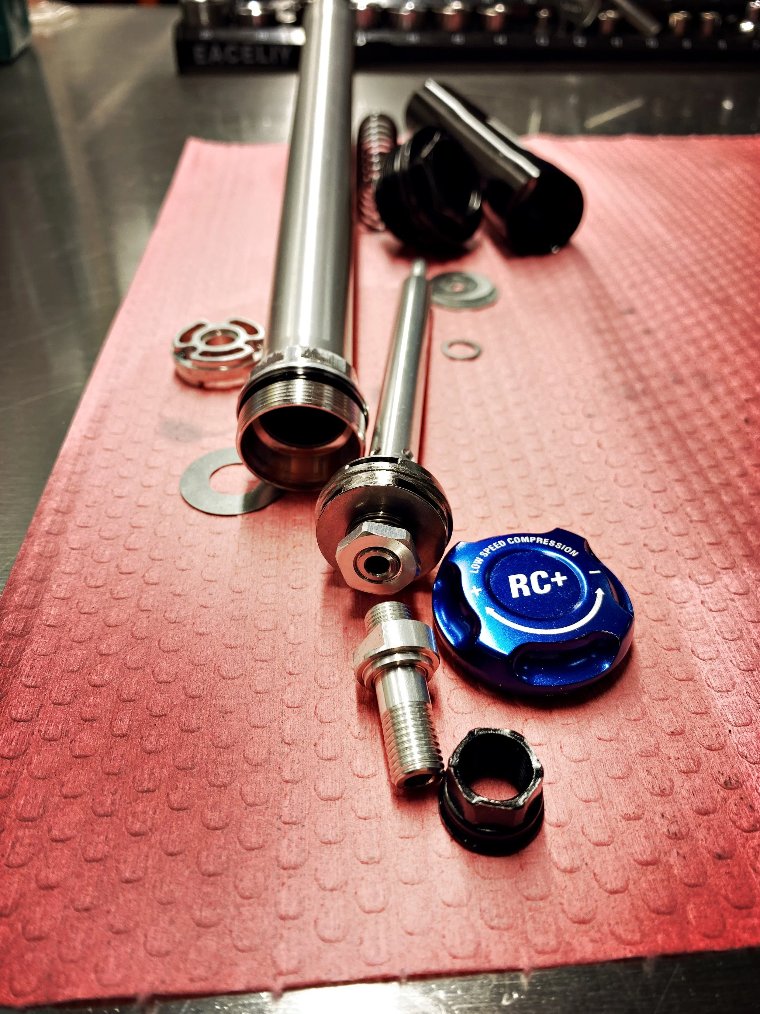 Fluid-focus-suntour-custom-tuning-mtb.JPG