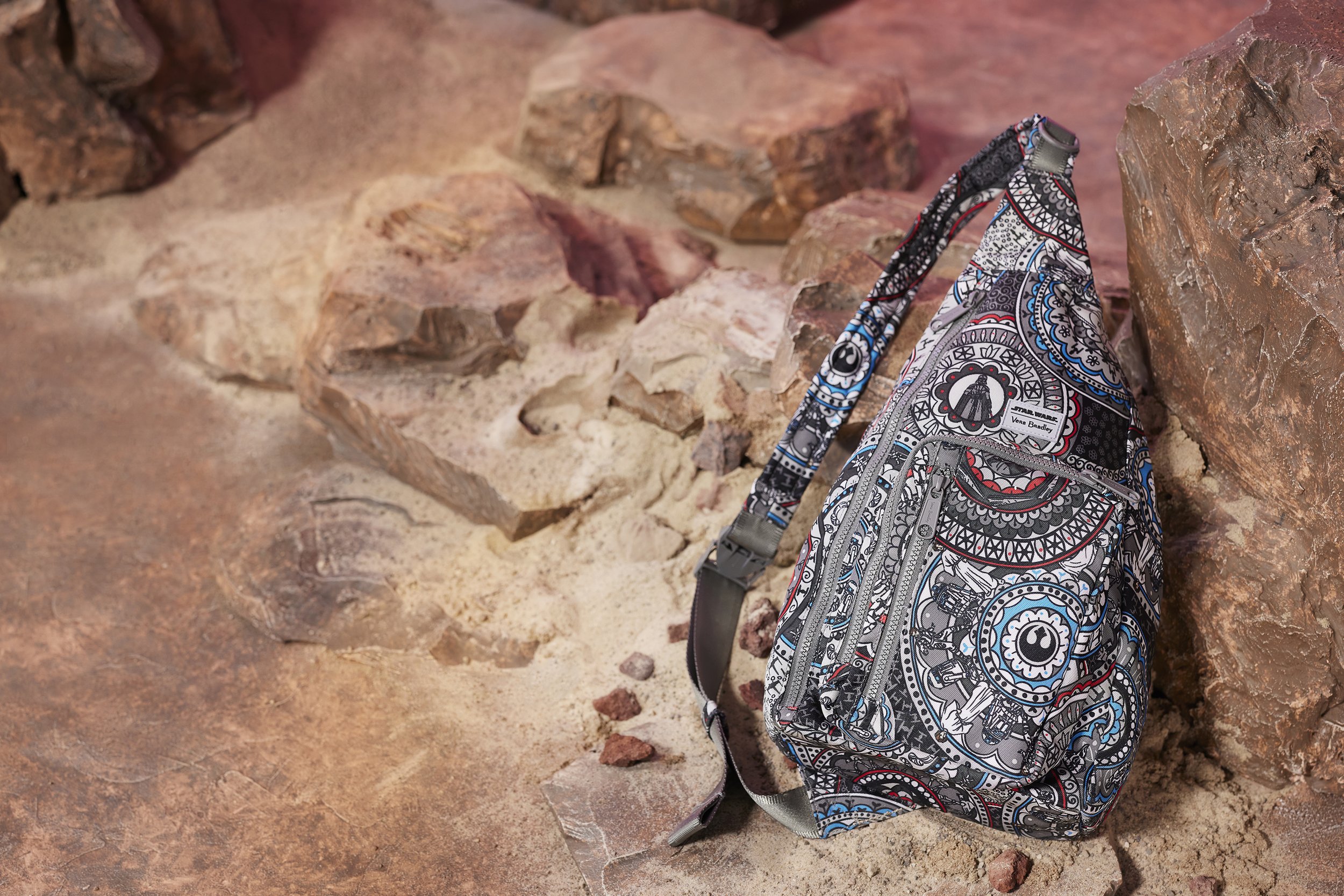 20220222_VBxStarWars_Campaign_Day1_Shot_7_ReactiveSlingBackpack_263.jpg