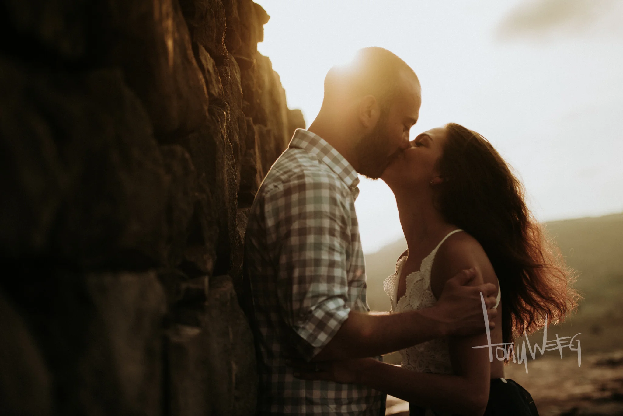 Aubrie and Derek, some amazing Aruban sunset sunlight and the Bushiribana Ruins as their stage, in November of 2017.