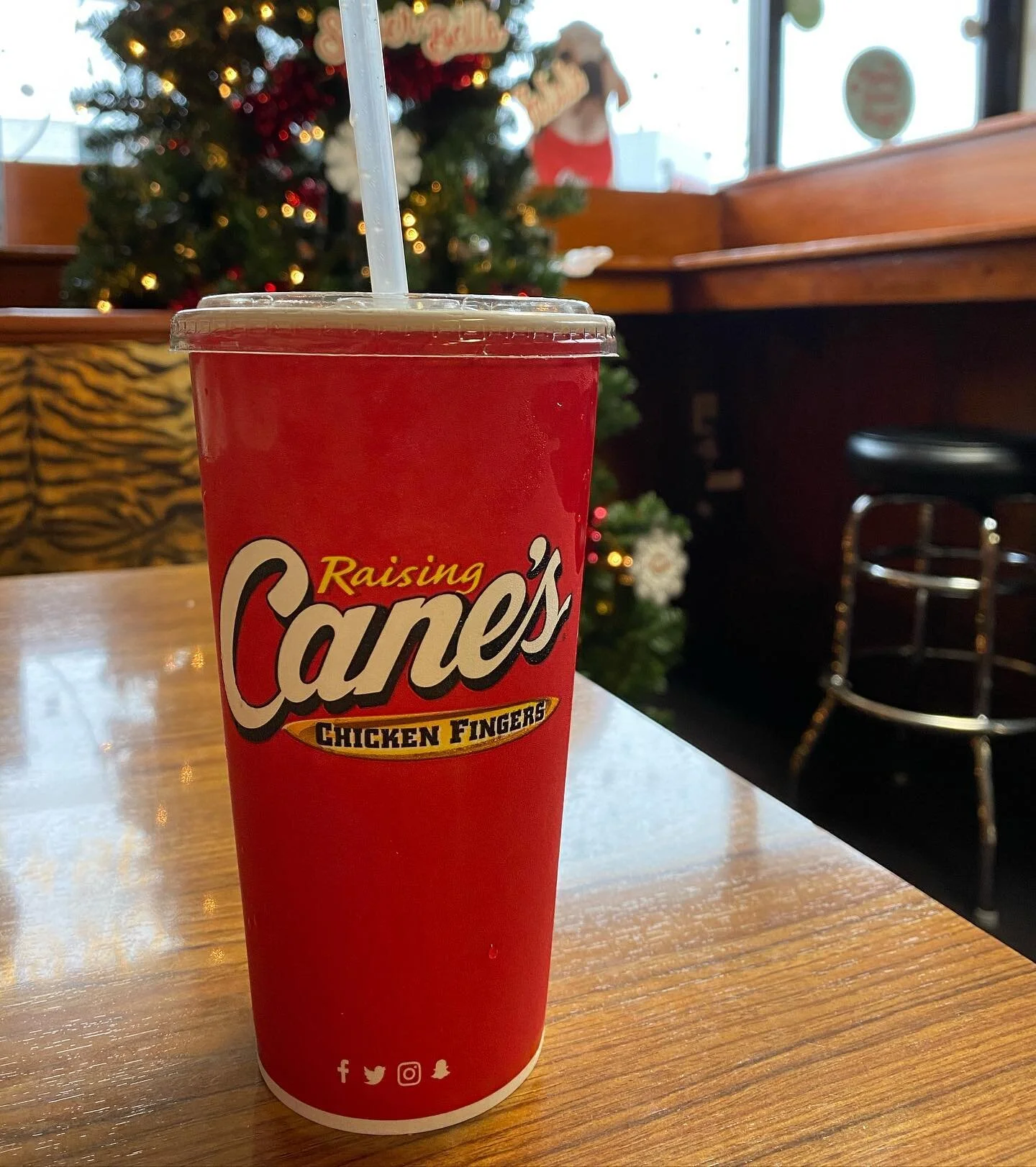 At Raising Canes number 1 #food #goodeats #louisiana #louisianafood #canes #thesauce #lemonade #lsu #cameherealotinschool