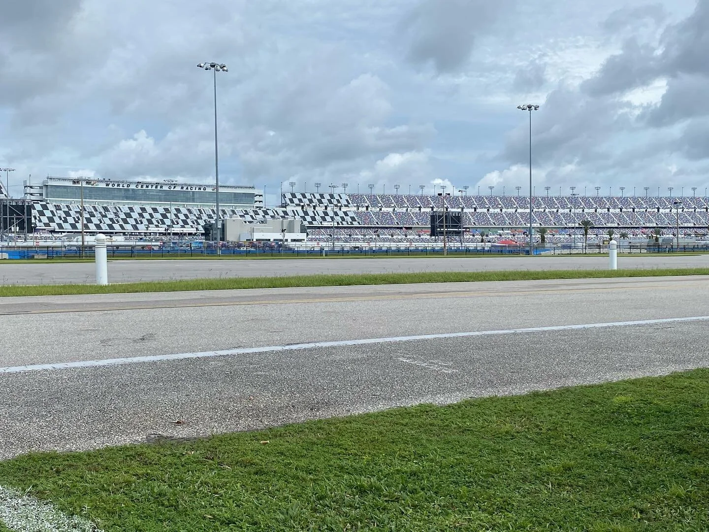 It&rsquo;s crazy that on race day at Daytona it&rsquo;s this quiet. #soovercovid19 #nascar #daytona #jimmiejohnson