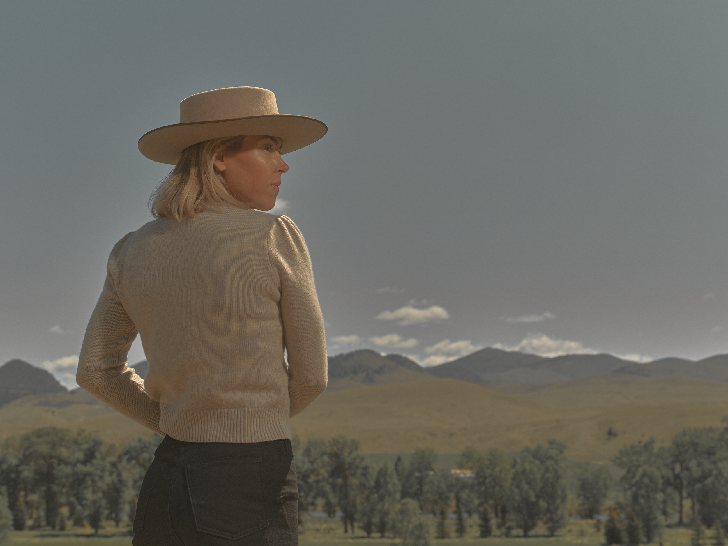2026_Montana-Fly-Fishing_W-RW34_SUPERBLACK-FLARE_Lifestyle_0067.png