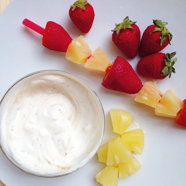 Easy Yogurt Dip and Fruit Skewers