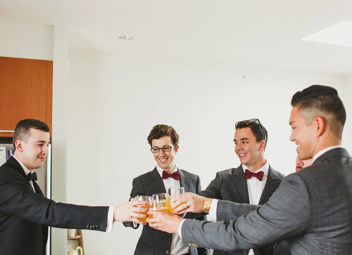 dloveaffair_wedding_groom_groomsmen_cheers.jpg