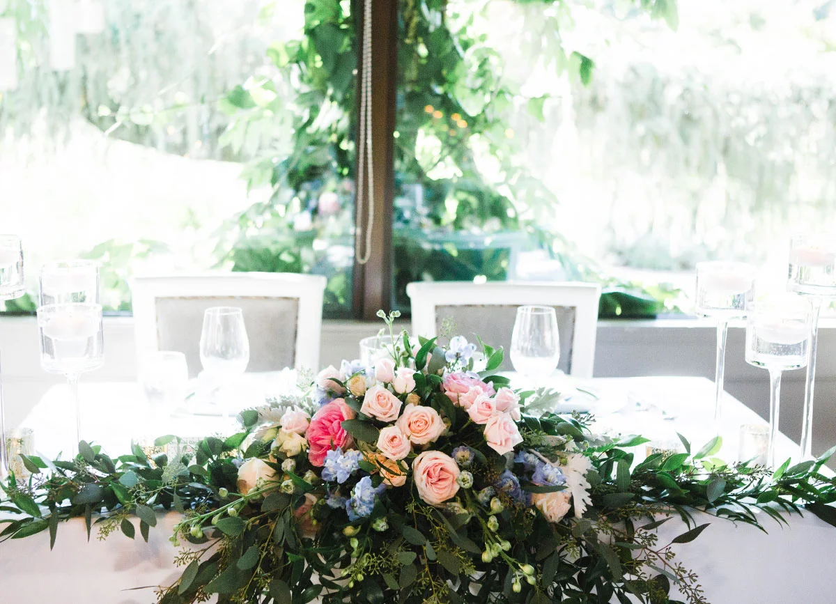 dloveaffair_wedding_vancouver_sweetheart_table.jpg