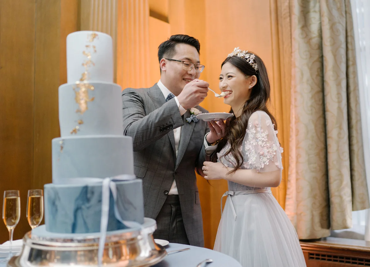 cakecutting_bridegroom.jpg