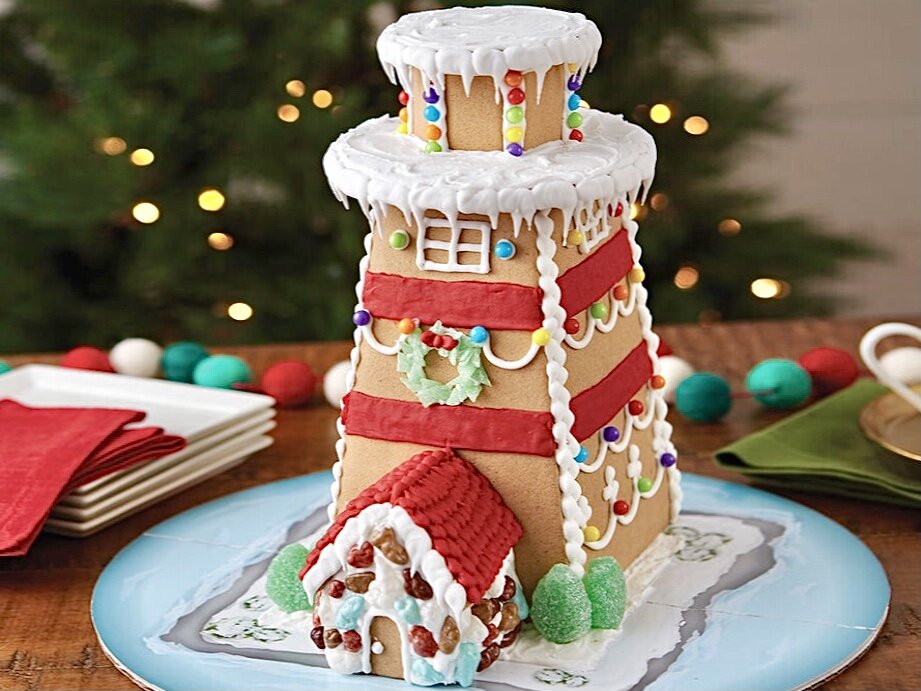 Wilton Build-it-Yourself Gingerbread Lighthouse Decorating Kit.