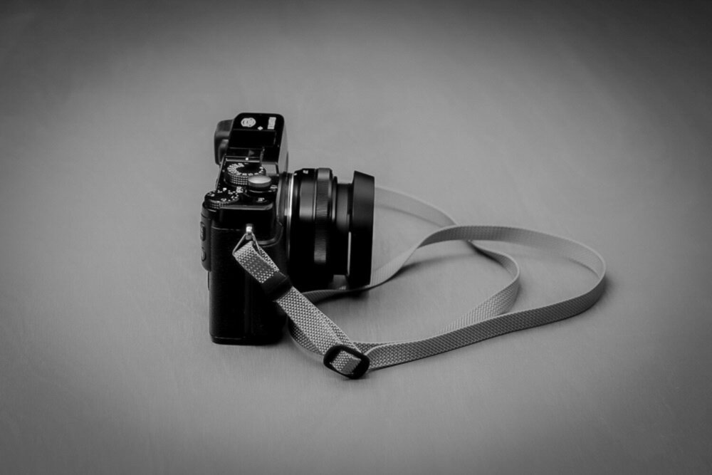 CAMERA STRAP THIN BLACK 1960 NEW CAMERA STRAP THIN BLACK 1960 NEW