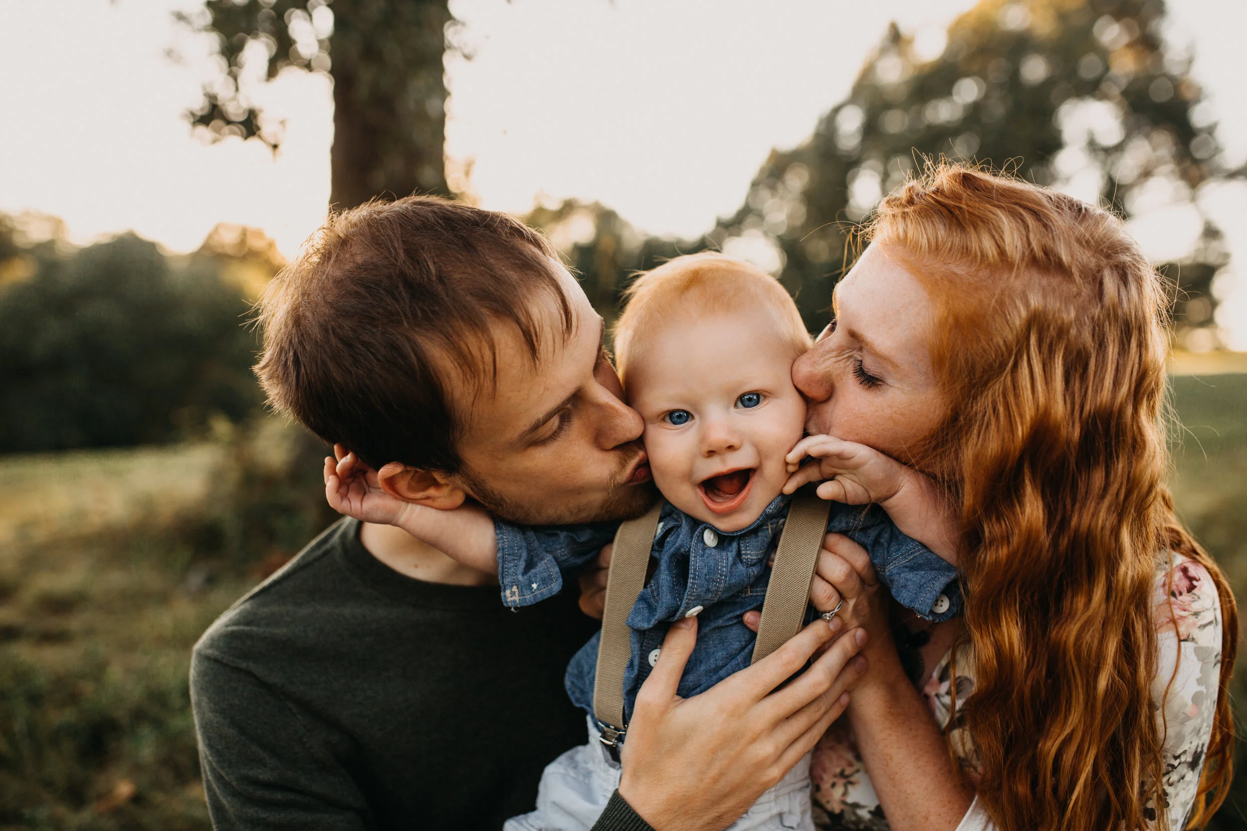 HAWKINS FAMILY | FIELD + LAKE PHOTOSHOOT | FAMILY PHOTOGRAPHERS IN SPRINGFIELD, MO