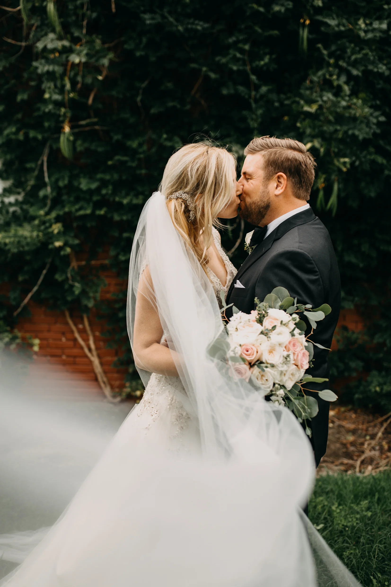 LINDSAY + JEFF | STONE CHAPEL AT DRURY UNIVERSITY | MISSOURI WEDDING PHOTOGRAPHER