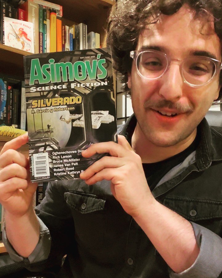 Nothing beats actually ~holding your story in your hands~
Overjoyed to see my new novelette &ldquo;Meryl&rsquo;s Cocoon&rdquo; on sale in the mighty @asimovs_sf &hellip; my third novelette published in one of sci fi&rsquo;s most prestigious markets ?