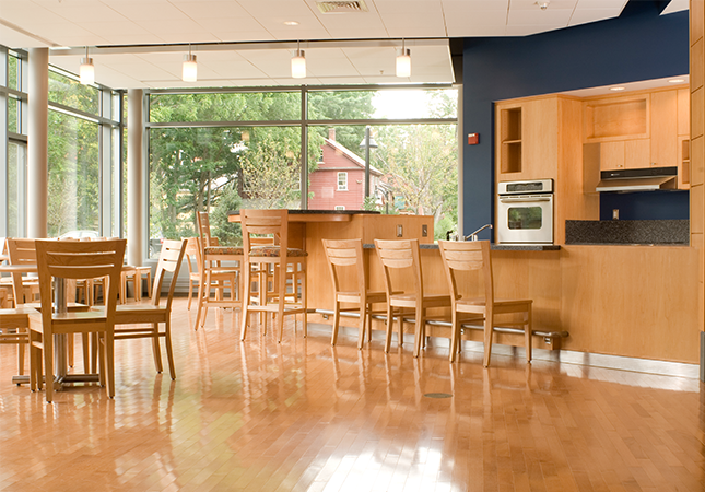 _DSC7902_Keene-State_Pondside-int-kitchen.png