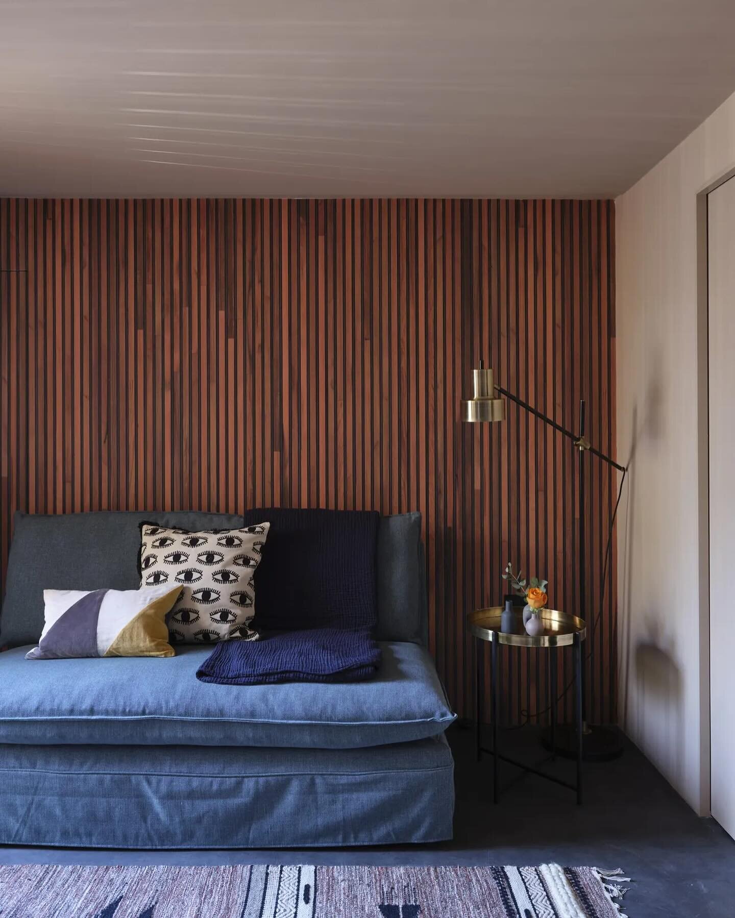 A basement garage converted into a separate guest bedroom and office from the De Beauvoir project. 

📷 James Merrell 

#guestbedroom #guestbedroomdecor #interiordesign #interiorinspiration #wallpanelling #midcentury #emiliefournetinteriors #garageco