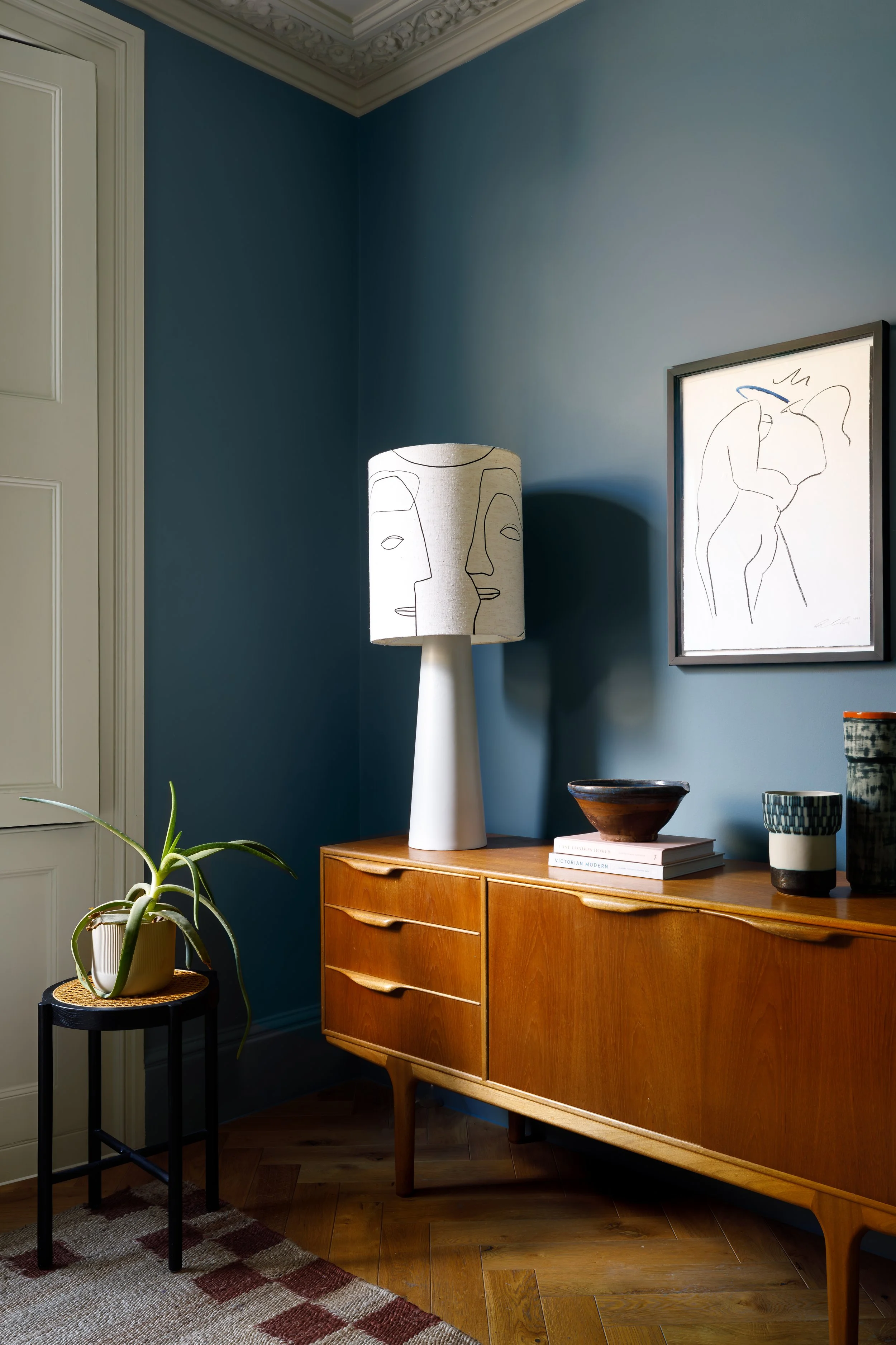 NEWEDITSLambertHouseLivingRoomportraitsidelamp-1.jpg