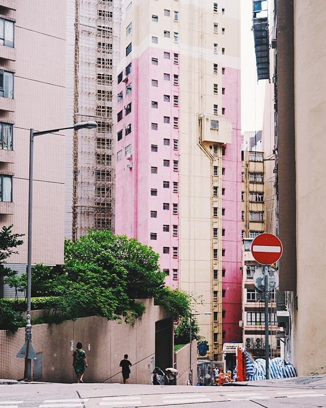 Pastel pink buildings everywhere you turn 💕
.
.
.
#hongkong #buildings #central #pink #pinkbuildings #travel #urban #vscocam #vsco