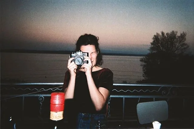 Colocs en confinement 
#analog #kodak #picon #aperotime #neuch&acirc;telsurmer #neuchatel