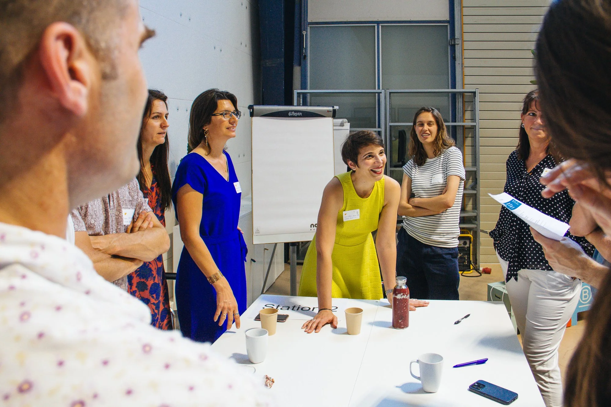 Groupe de personnes, en intérieur, lors d’un événement organisé par B Lab Suisse.