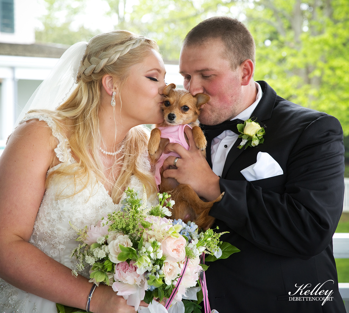 DogKiss_KelleyDeBettencourt_3856.jpg