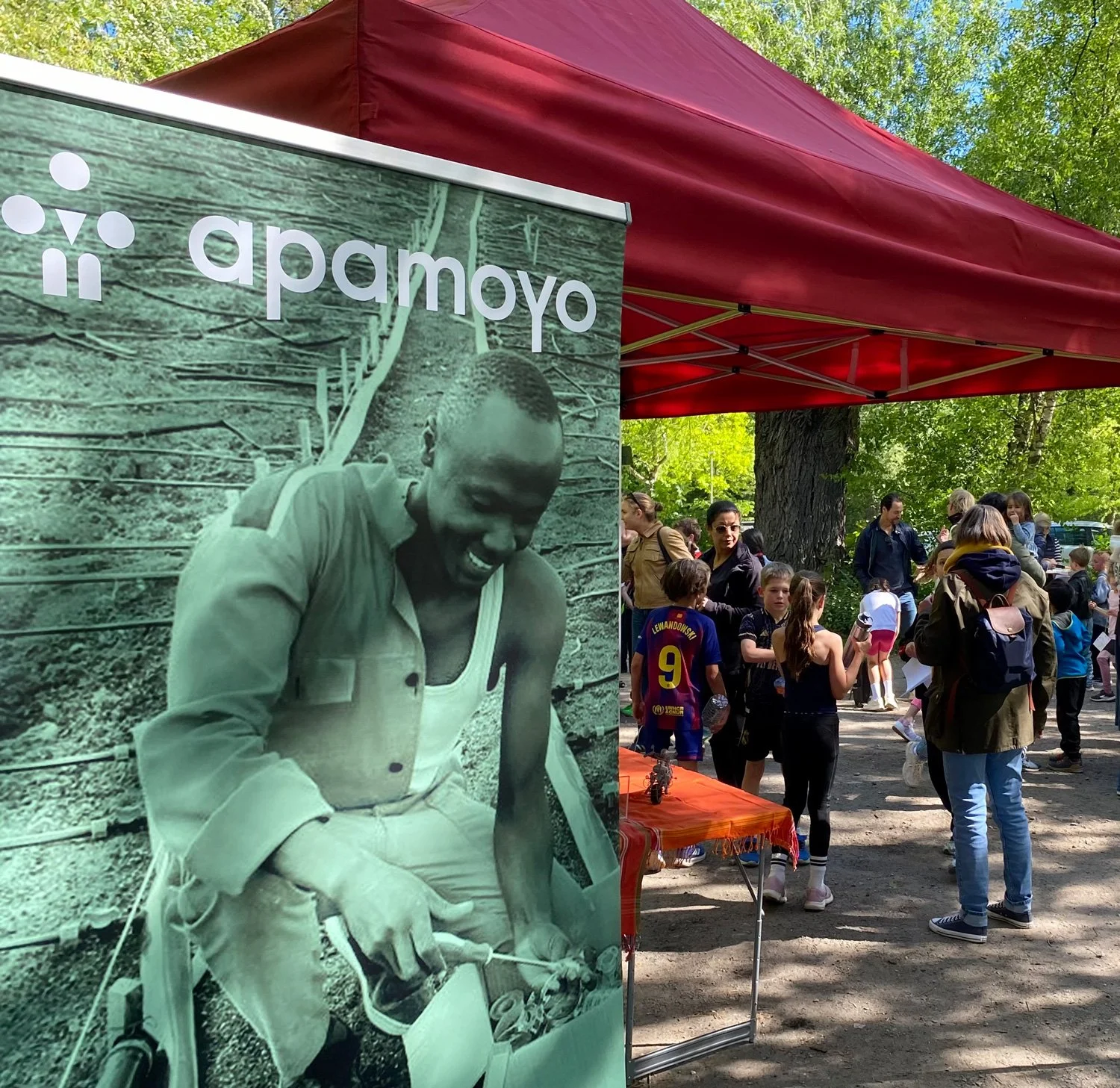 Grundschüler erlaufen 2.710 € für Apamoyo