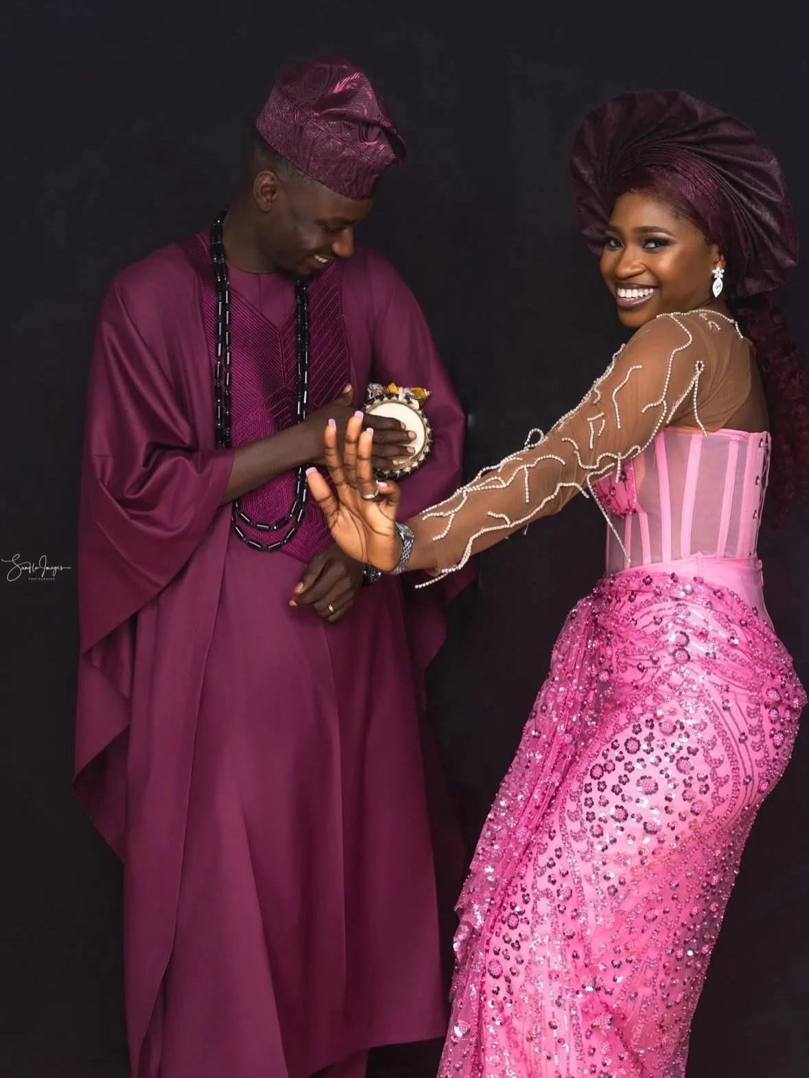 A stunning pairing having so much fun - courtesy of @samfloimages 

All of @samfloimages have so much character to them - emotions are so important in portrait work.