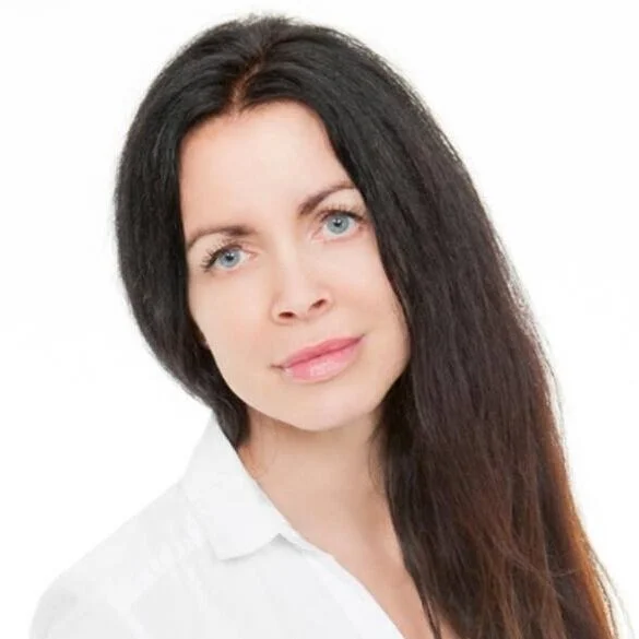 Nancy Bakkemo is currently working at the Health Optimizing Øst Clinic. She is a nurse, a trained student teacher and a certified intuitive coach. Nancy is born in Årdal, in the western part of Norway, and was brought up there and in Moelv by Mjøsa - in a family where sports played a huge part. Training and healthy food were in focus from a young age.