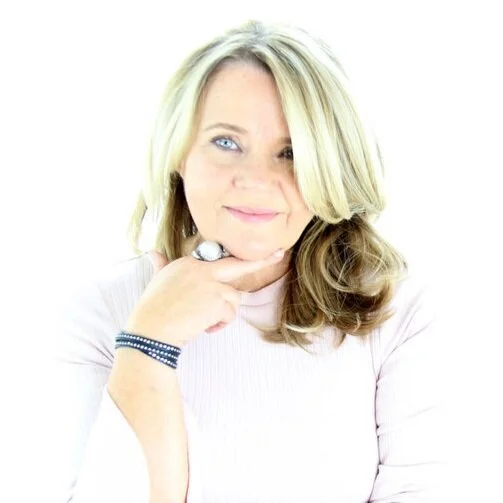 Runa Magnusdottir is a renowned international Personal Branding Speaker, Author and Strategist, the founder and CEO of The Change Makers, an international group of thoughts and business leaders, and co-creator of the #NoMoreBoxes Movement .