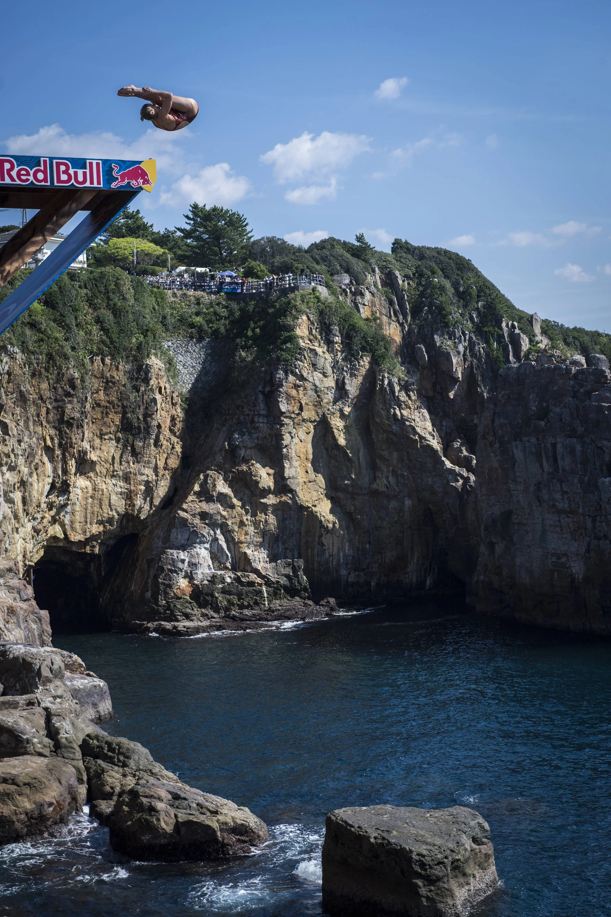 Plateforme de 22 m à Shiharama, Japon Crédit photo: © Jason Halayko/Red Bull Content Pool