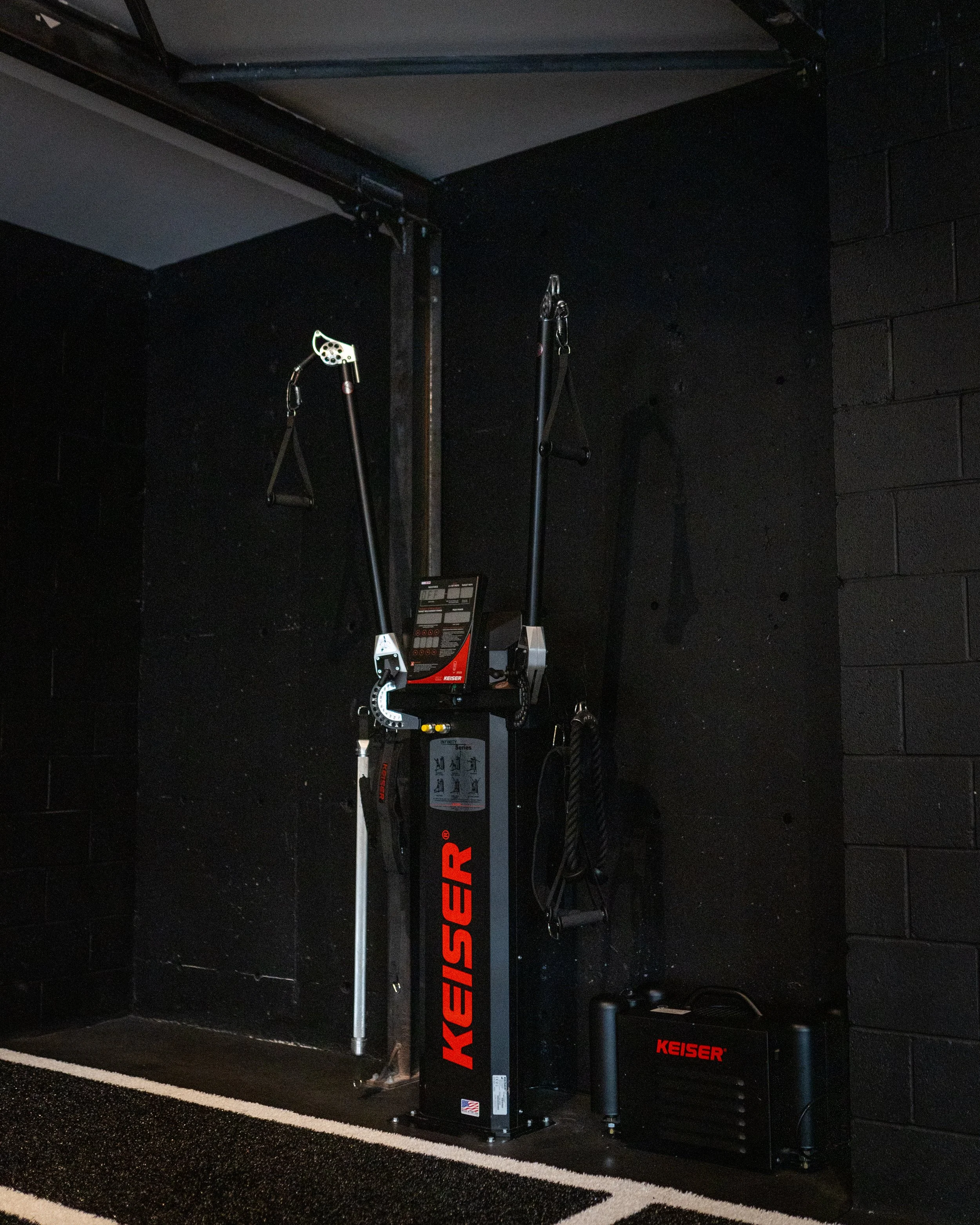 FUNCTIONAL_TRAINER_KEISER_EA.jpg