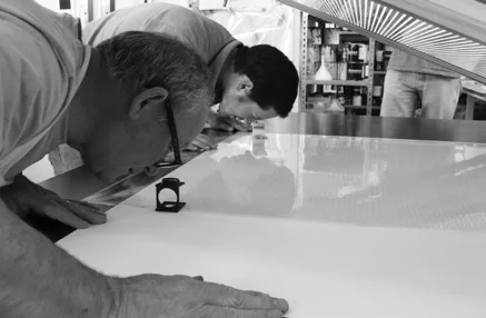 Figure 1 Kip & Tim Gresham (Mr Penfold) register a colour on a print for James Hugonin. Photo: Ivana Brdanovic
