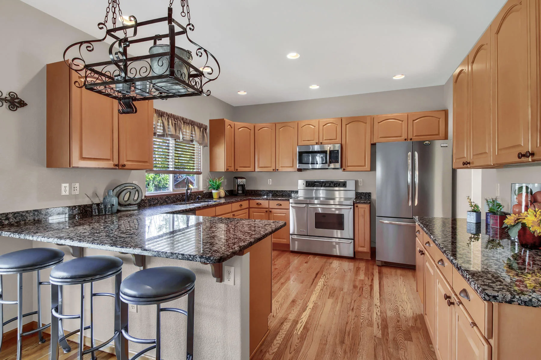 6272 Braun Cir Arvada CO 80004-020-45-Kitchen-MLS_Size.jpg