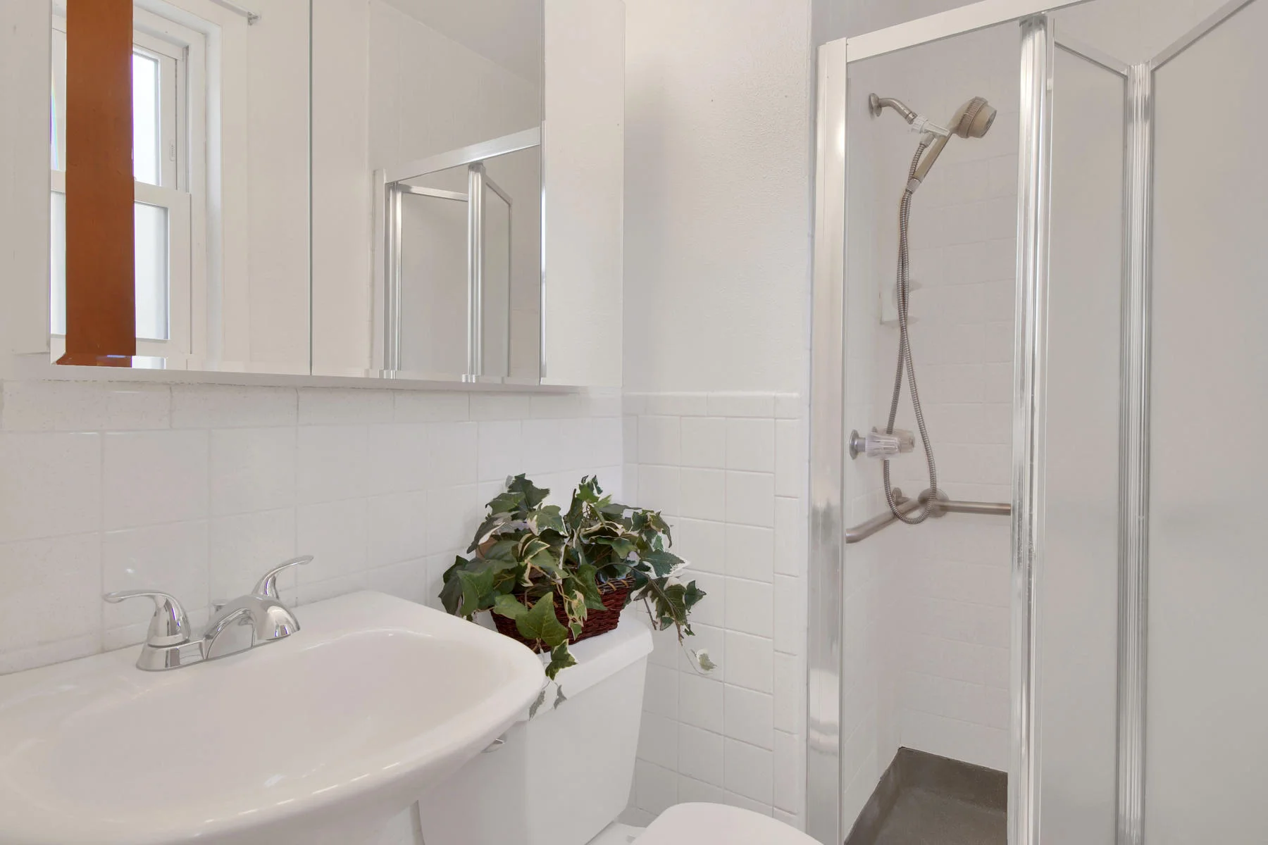 9035 Cole Dr Arvada CO 80004-017-24-Bathroom-MLS_Size.jpg