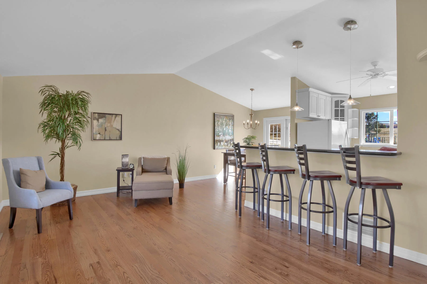 310 W Prestwick Way Castle-020-21-Living Room-MLS_Size.jpg