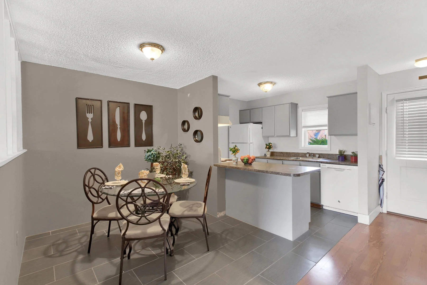 3000 Colorado Ave 120 E-014-20-Eating Area-MLS_Size.jpg