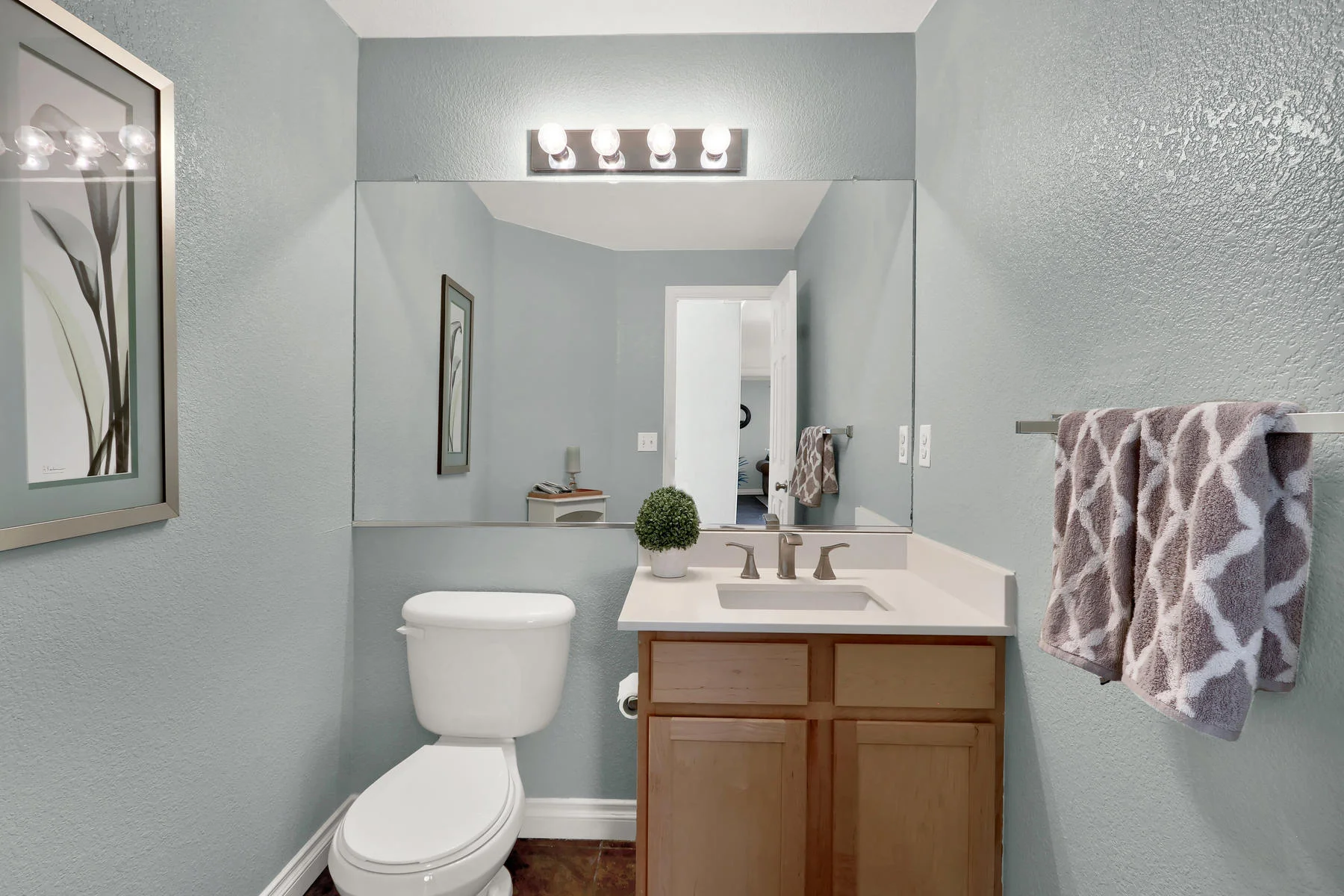 10651 W 54th Ave Arvada CO-020-21-Bathroom-MLS_Size.jpg