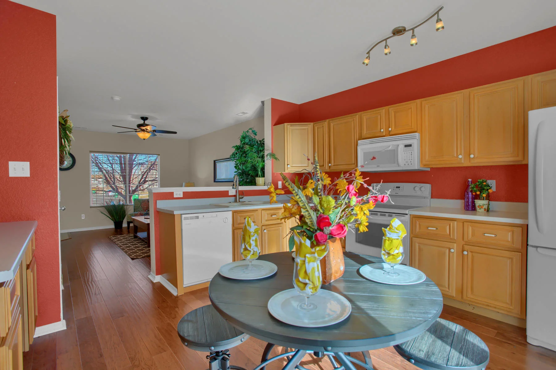 11662 Oakland Dr Commerce City-010-11-Eating Area-MLS_Size.jpg