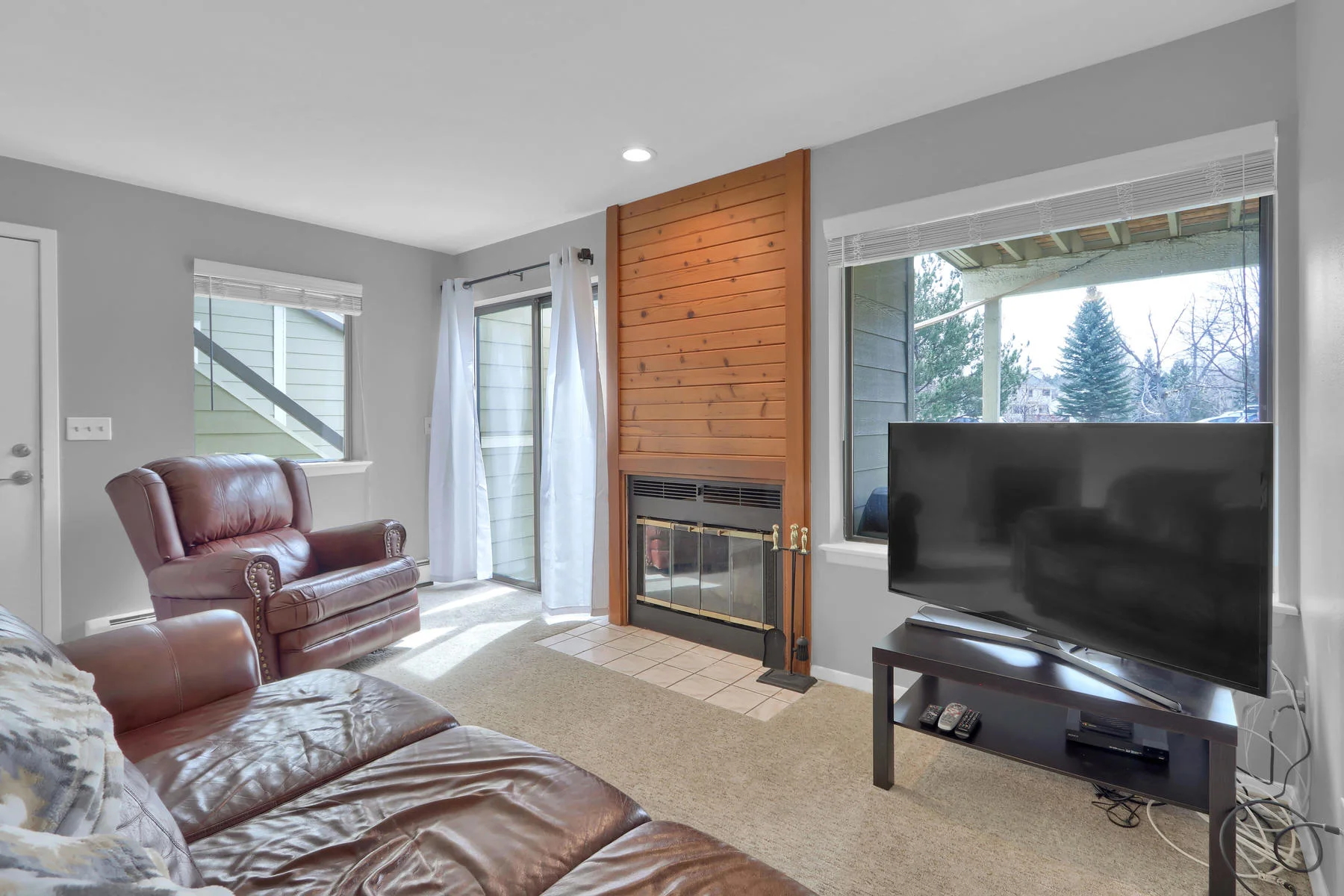8033 Countryside Park 201-008-9-Living Room-MLS_Size.jpg