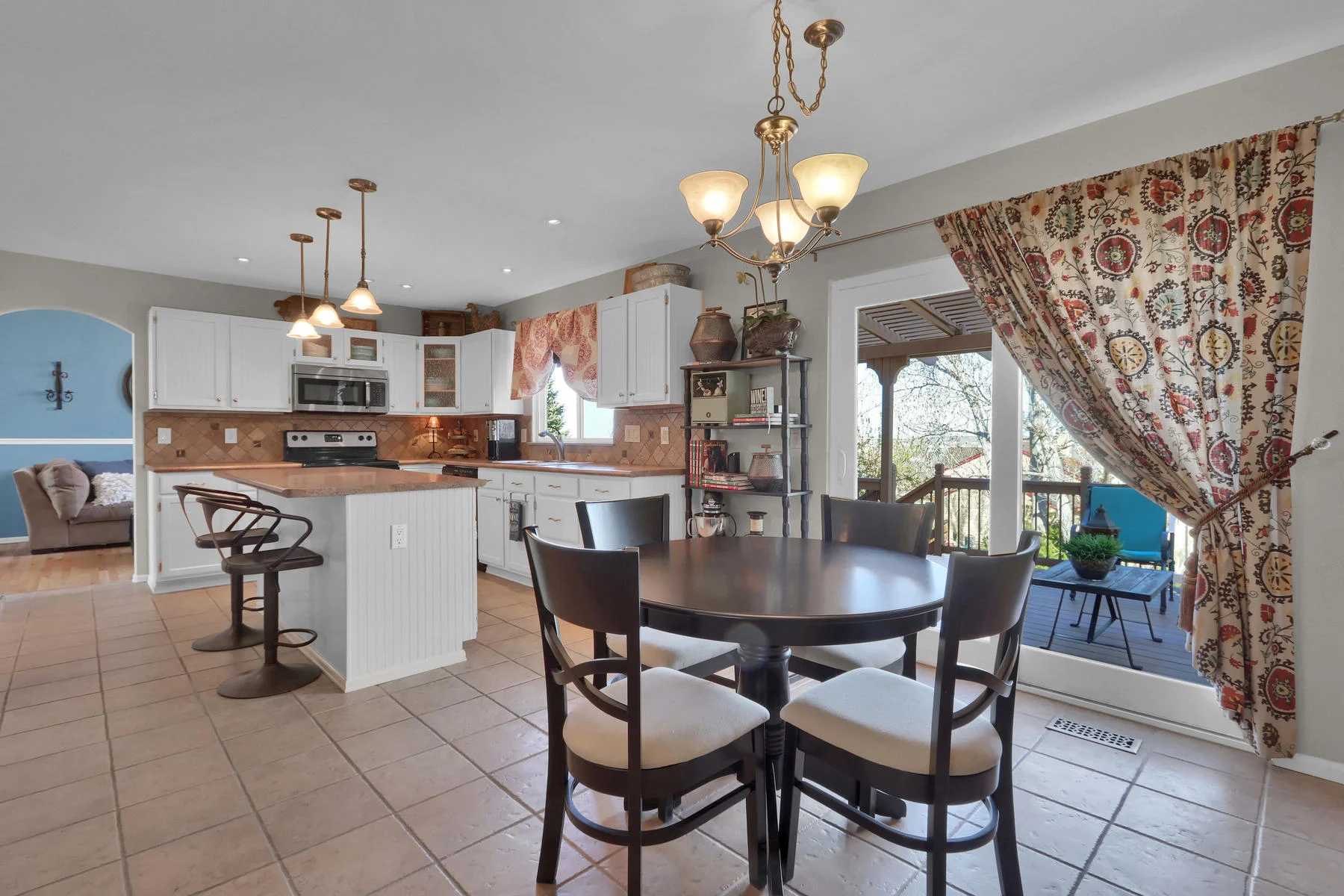 5370 S Genoa St Cenntenial CO-011-18-Eating Area-MLS_Size.jpg