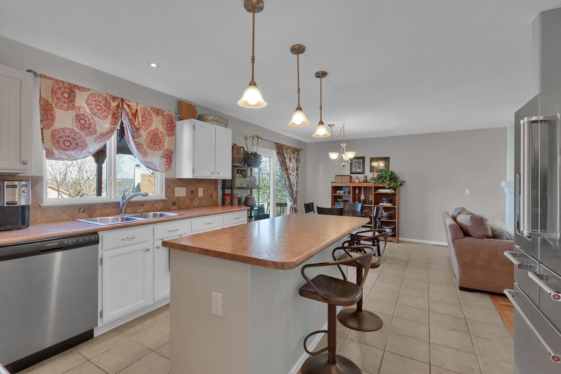 5370 S Genoa St Cenntenial CO-015-21-Kitchen-MLS_Size.jpg