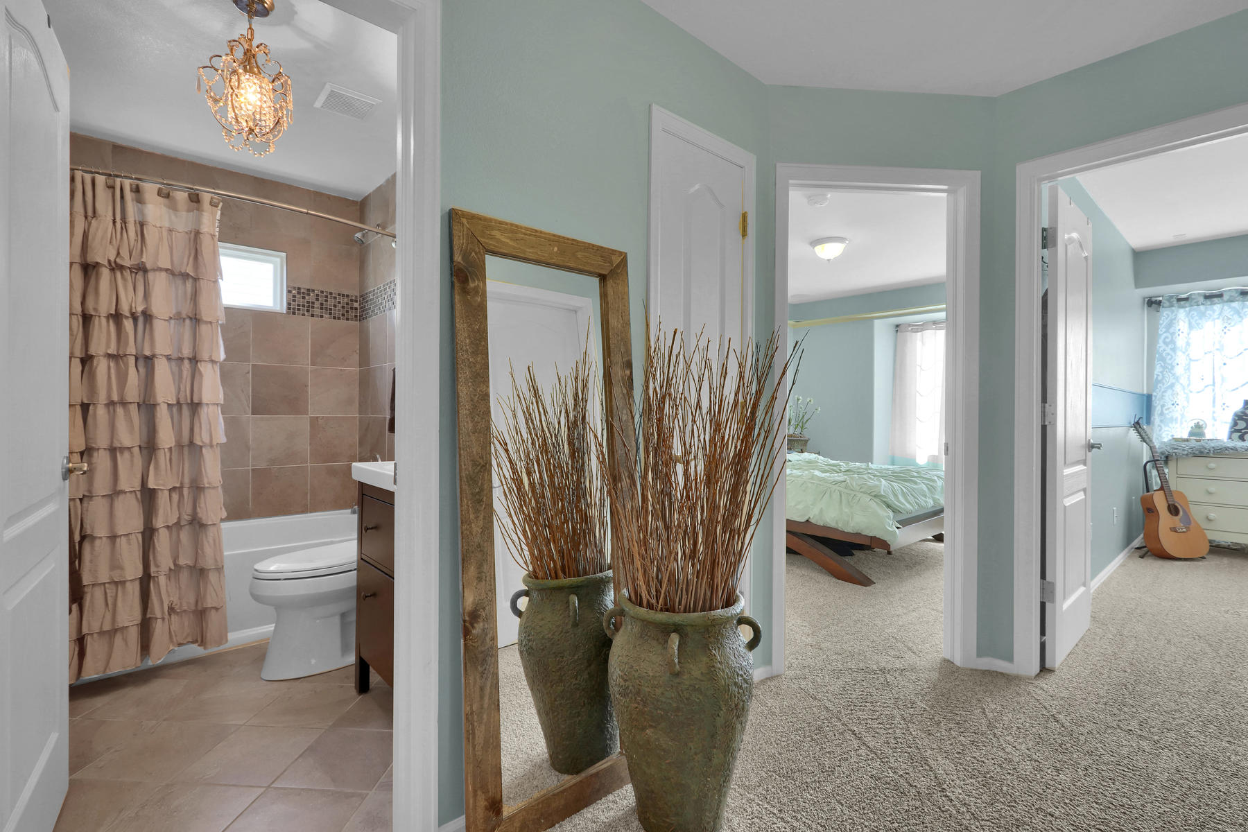 5370 S Genoa St Cenntenial CO-018-24-Hallway-MLS_Size.jpg