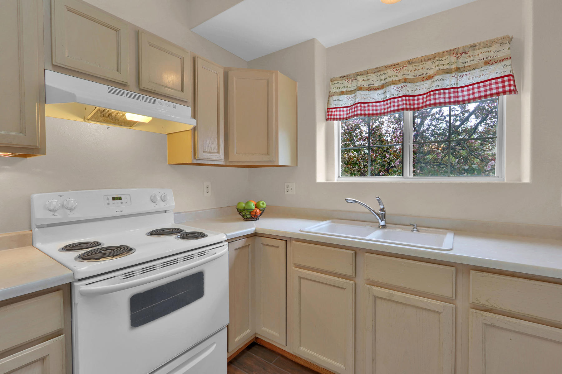 3009 W 107th Pl F Westminster-011-19-Kitchen-MLS_Size.jpg