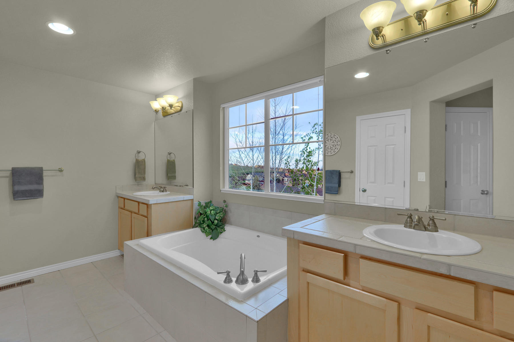 17881 W 77th Dr Arvada CO-038-28-Bathroom-MLS_Size.jpg