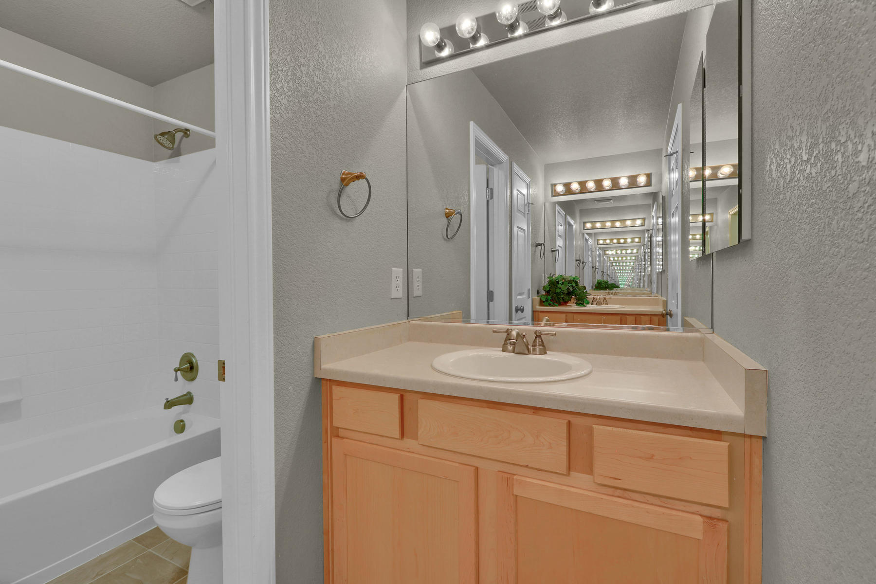 17881 W 77th Dr Arvada CO-040-41-Bathroom-MLS_Size.jpg