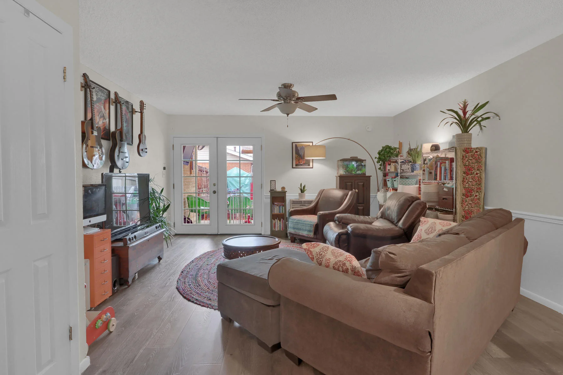 5820 Urban St Arvada CO 80004-007-11-Living Room-MLS_Size.jpg